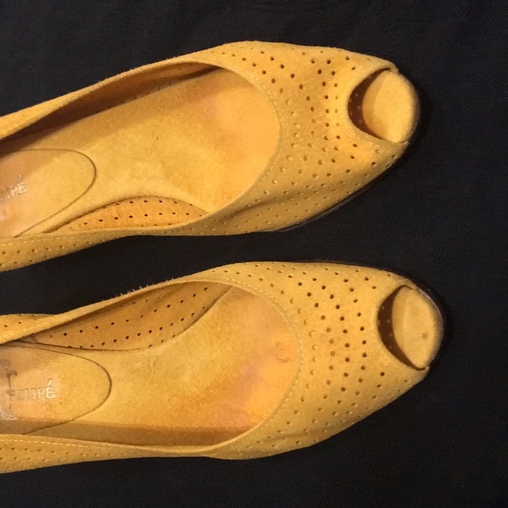 ❤️Vintage Yellow Suede Heels - Picture 2 of 8